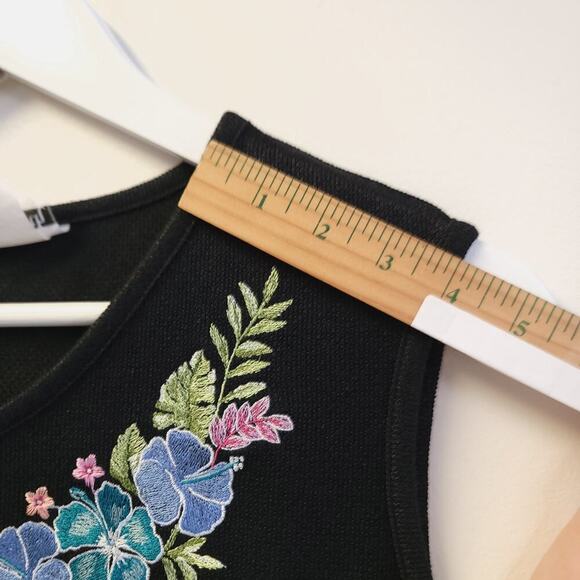 Bonworth Tank Top Size Large Black Embroidered Flowers Blue Pink - Picture 8 of 8